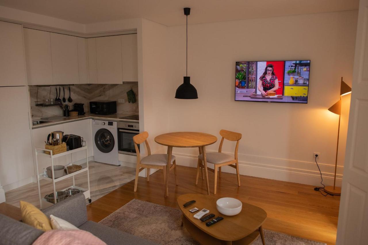Spacious Studio W/ Balcony & Ac By Lovelystay OOporto Exterior foto