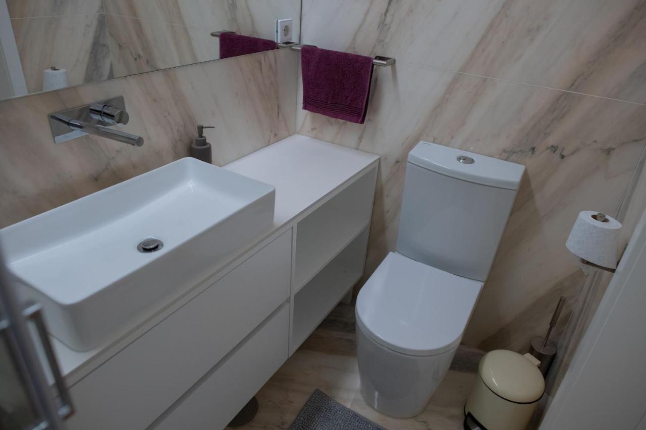 Spacious Studio W/ Balcony & Ac By Lovelystay OOporto Exterior foto