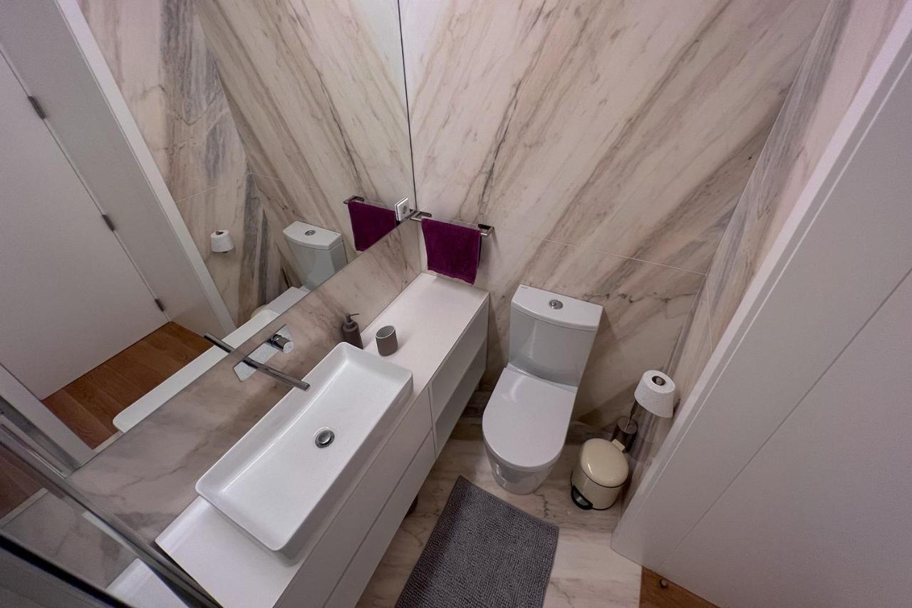 Spacious Studio W/ Balcony & Ac By Lovelystay OOporto Exterior foto
