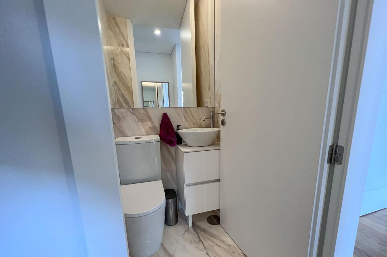 Spacious Studio W/ Balcony & Ac By Lovelystay OOporto Exterior foto